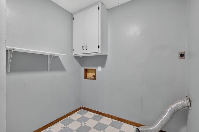 Building Photo - 2418 W Lynn St