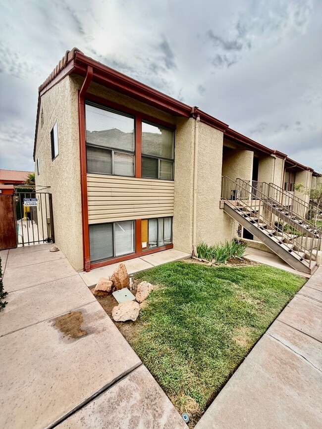 Primary Photo - One Bedroom, TWO Bath apartment in Downtow...