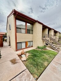 Building Photo - One Bedroom, TWO Bath apartment in Downtow...
