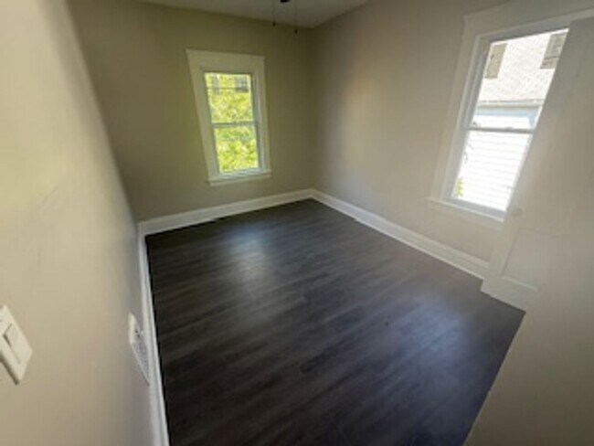 Building Photo - 390 East 152