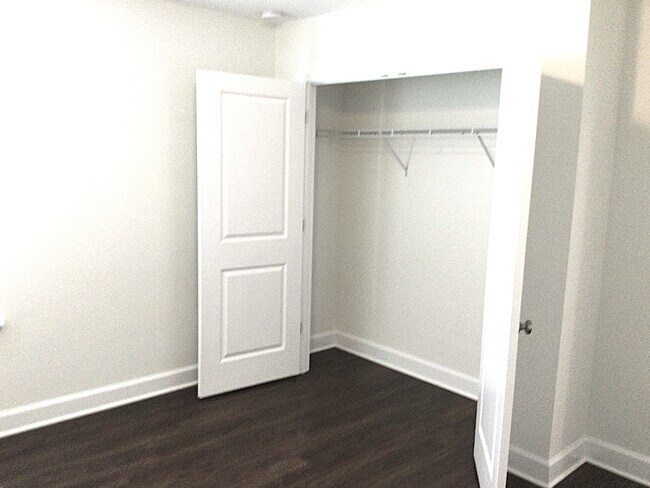 Building Photo - 1033 Walden Pond Dr