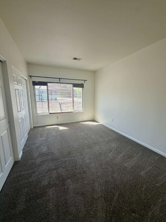 Building Photo - YOU WON'T WANT TO MISS OUT ON THIS CONDO!! 2 bed/ 2 bath Condo in Highlands Ranch!