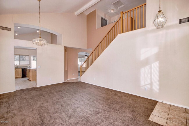 Building Photo - 886 W Bruce Ave