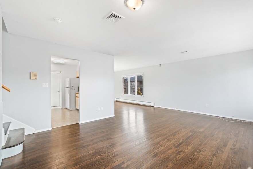 Building Photo - 15 Hillcrest Ave