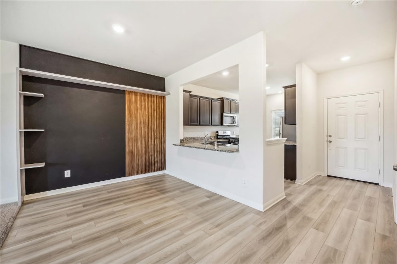 Building Photo - 425 Elaine Vly Dr