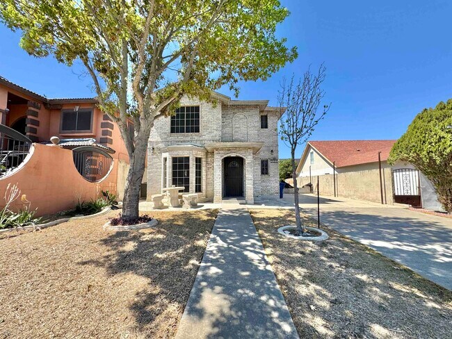 Building Photo - 210 Leon Ave