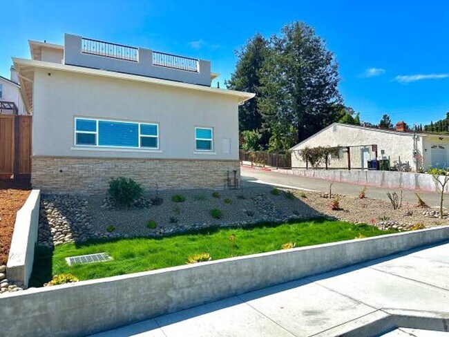 Building Photo - 19241 Carlton Ave