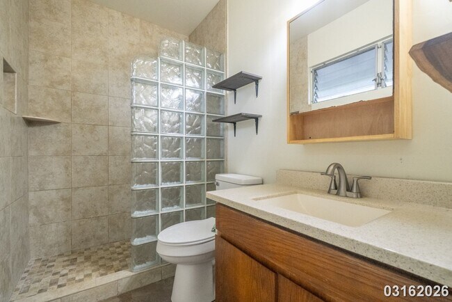 Building Photo - 4 Bed 3 Bath in Kalihi Valley