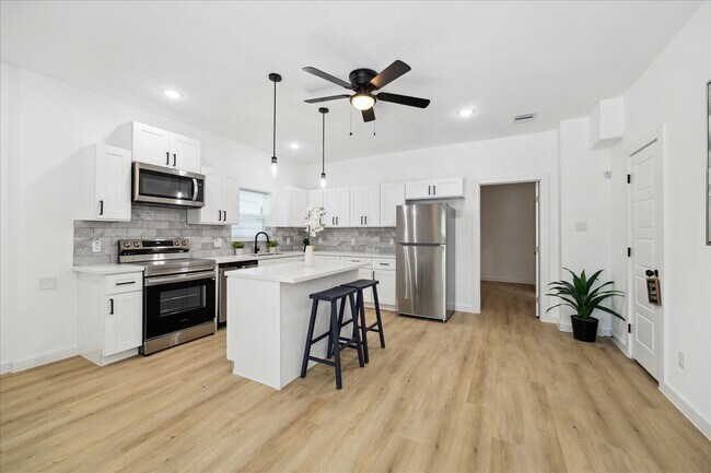 Building Photo - 7504 Laura Koppe Rd