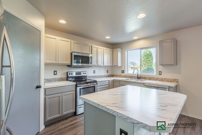 Building Photo - 4 Bed 2 Bath home for rent