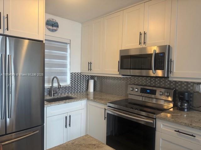 Building Photo - 1700 NW N River Dr