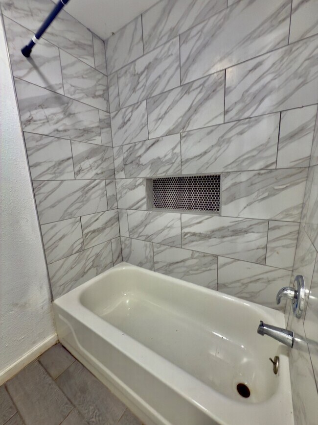 Building Photo - 4312 Meadowpark Dr