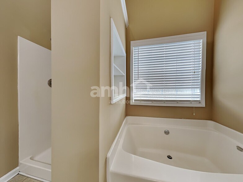 Building Photo - 123 W Skyline Vw