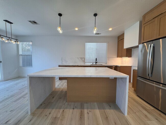 Building Photo - Newly Renovated Modern 3-Bedroom Home with...