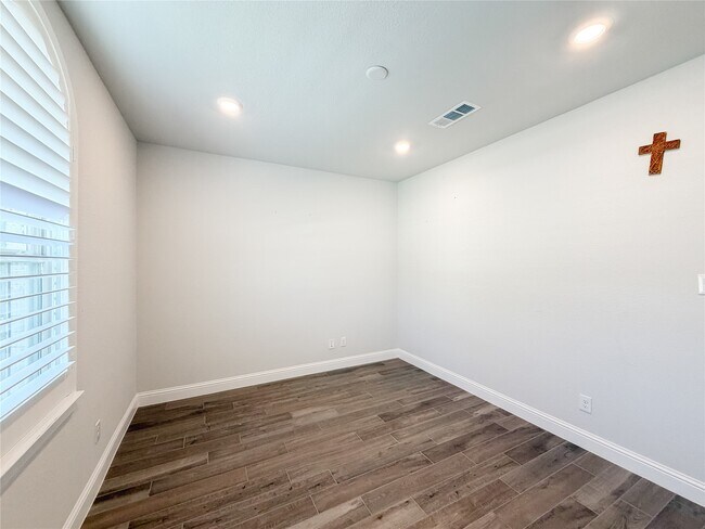 Building Photo - 13203 Wood Leaf Pk