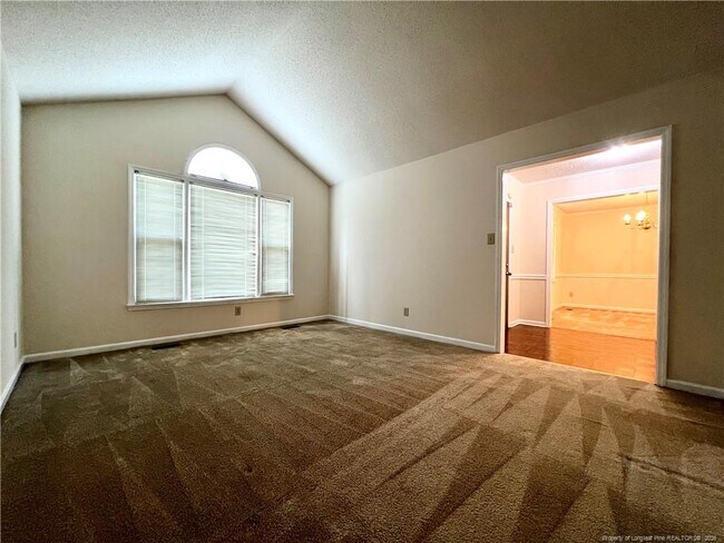 Building Photo - 6017 Lakeway Dr