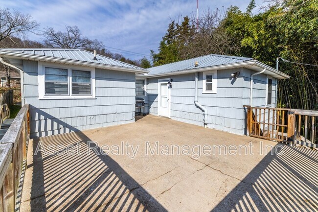 Building Photo - 1006 Freemason St