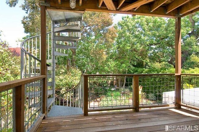 Building Photo - 2662 Bush St