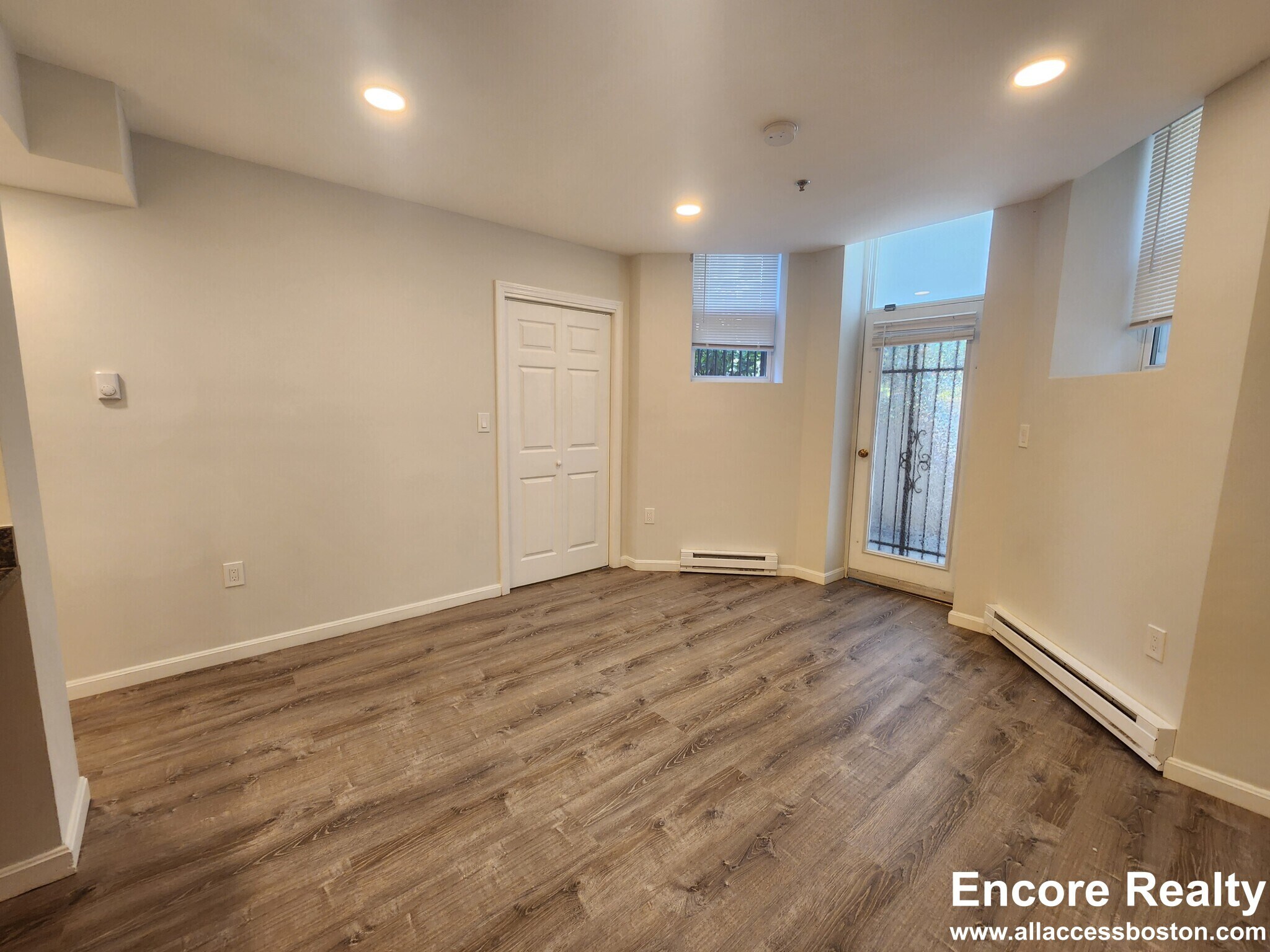 Building Photo - 24 Queensberry St