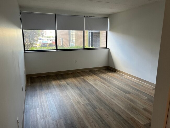 Building Photo - 1 Pond St