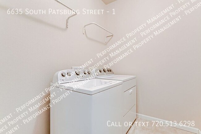 Building Photo - Beautiful Beacon Point Townhome