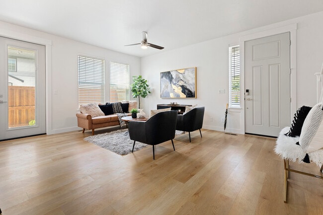 Building Photo - 6238 S Astrantia Ln