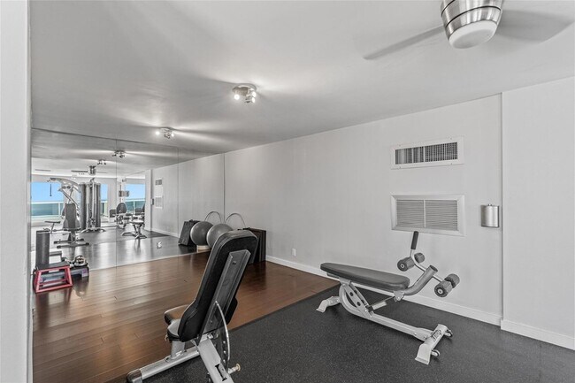 Building Photo - 2841 N Ocean Blvd