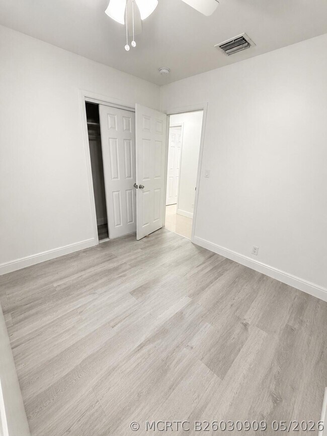 Building Photo - 3111 N 66th Ave