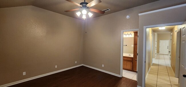 Building Photo - Beautiful 3bed/2bath Duplex near Clear Cre...