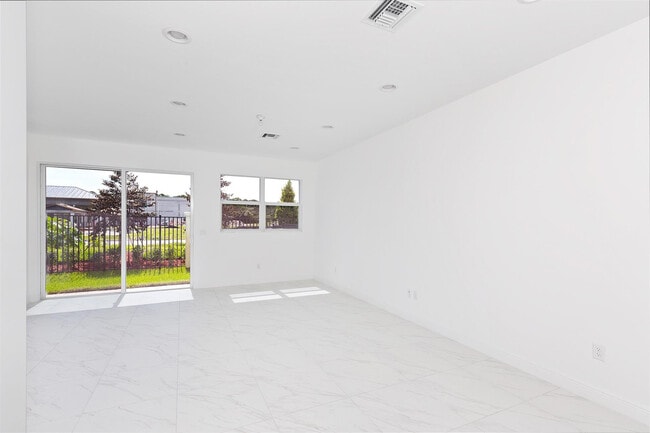 Building Photo - 6947 Pines Cir