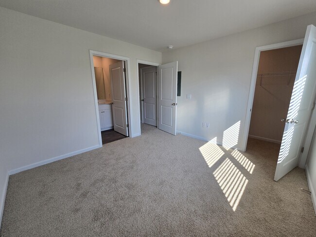 Building Photo - 114 Holmes Corner Dr