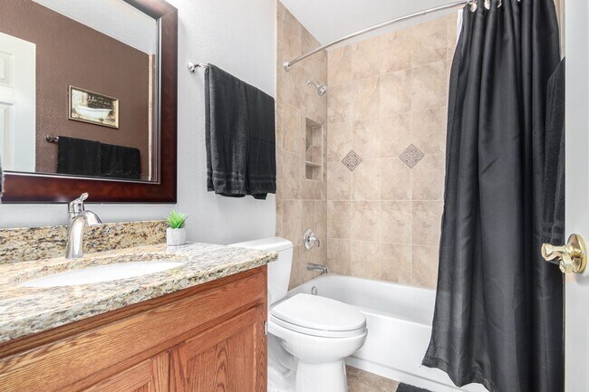 Building Photo - Resort-Style Living in the Heart of Scotts...