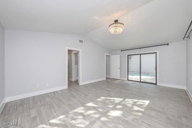 Building Photo - 6161 Waxmyrtle Way