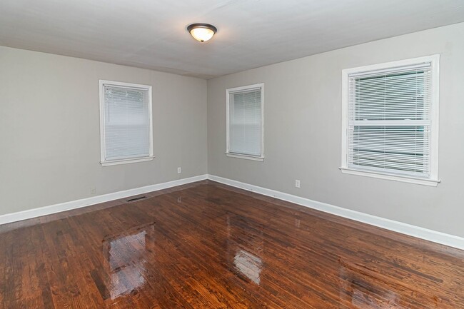 Building Photo - 3 BR | 1 BA Brick Home in Goldsboro *less than 2 miles from SJAFB!