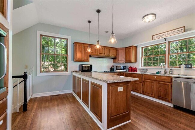 Building Photo - 3978 Pineshore Cir