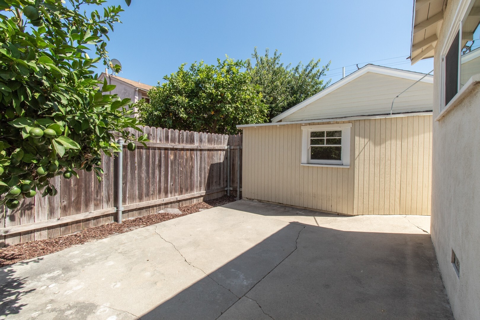 Building Photo - 9617 Flower St