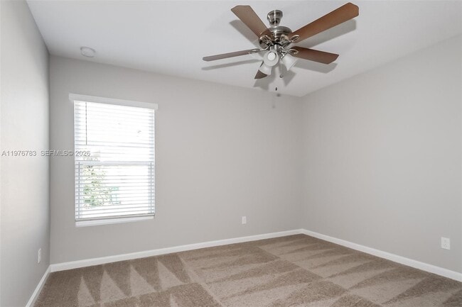 Building Photo - 957 SE Caravan Ave