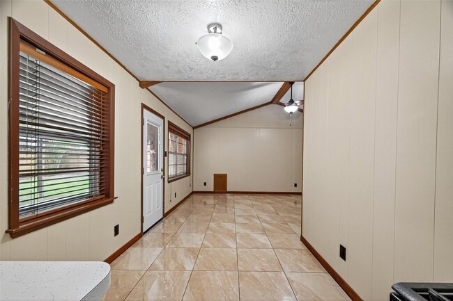 Building Photo - 2609 Raspberry Ln