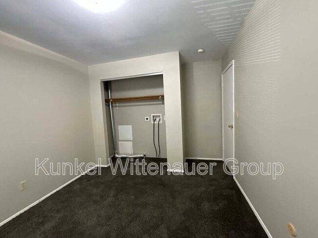Building Photo - 711 White Oak Dr