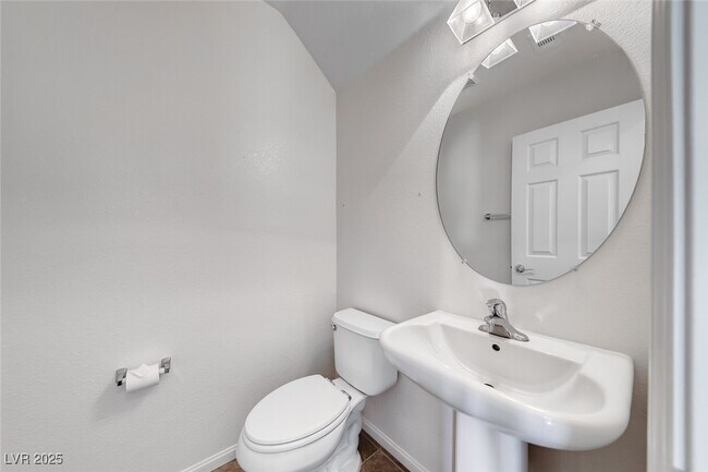 Building Photo - 6534 Ditmars St