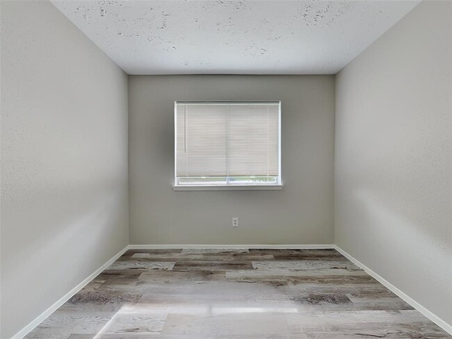 Building Photo - 11122 Drakeland Dr