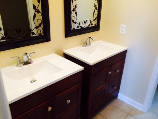 Building Photo - 124 Arlington Cir