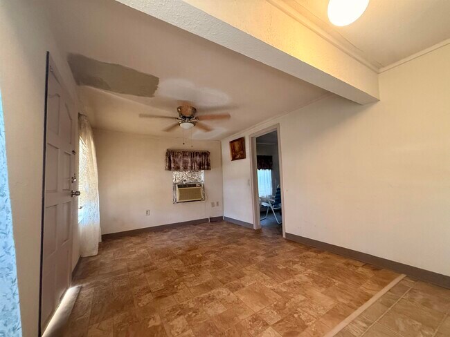 Building Photo - 2414 Sanders Ave