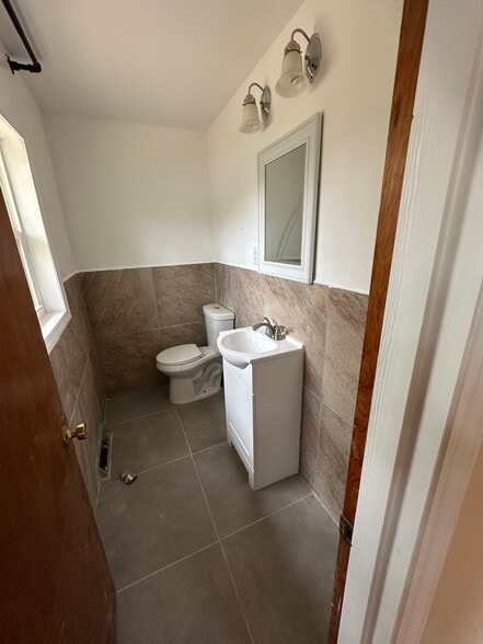 Building Photo - 112 Nor Dan Dr