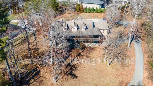 Building Photo - 306 White Cap Ln