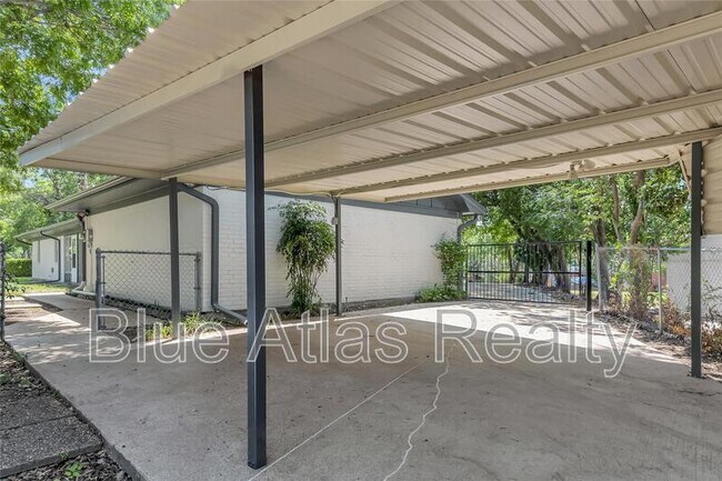 Building Photo - 1712 Dakar Rd W