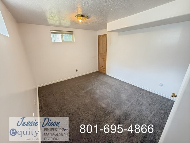 Building Photo - 219 Country Club Dr