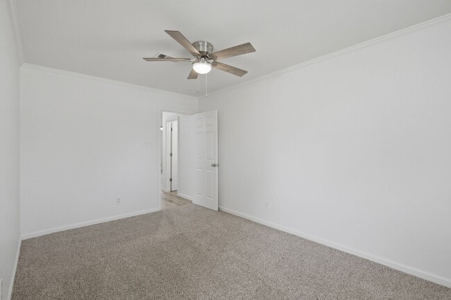Building Photo - Charming 3BR House in Houston