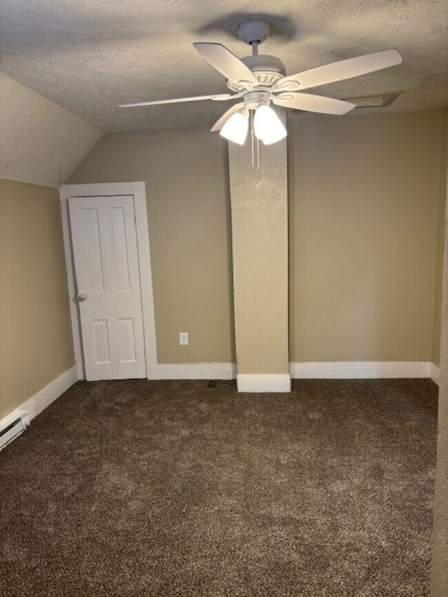 Building Photo - Charming 3 Bedroom 1 Bath Home