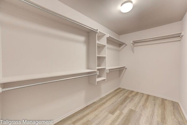 Building Photo - 4/2/2 in Broken Arrow!